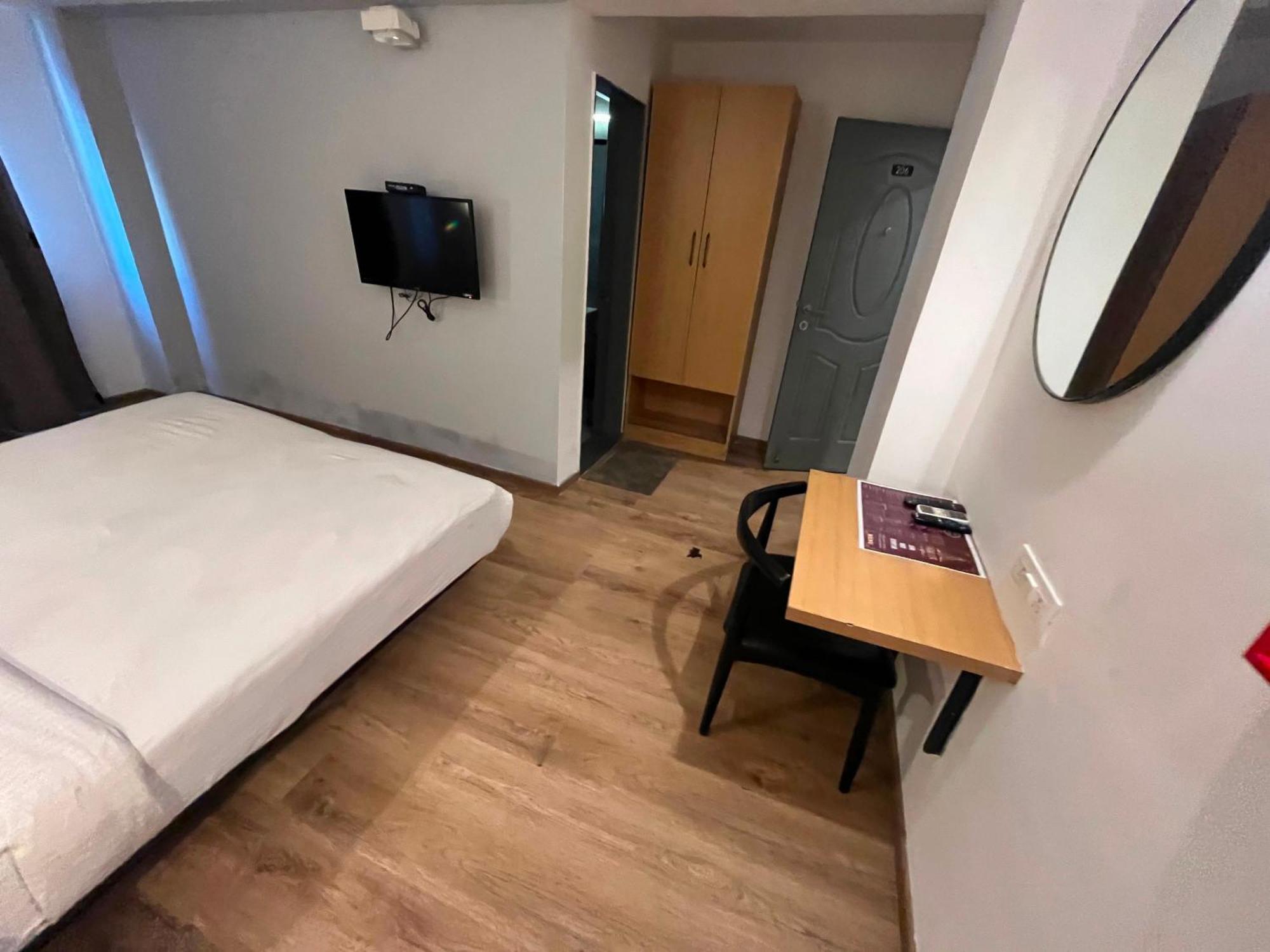 Hotel Palette Magarpatta Near Season Mall