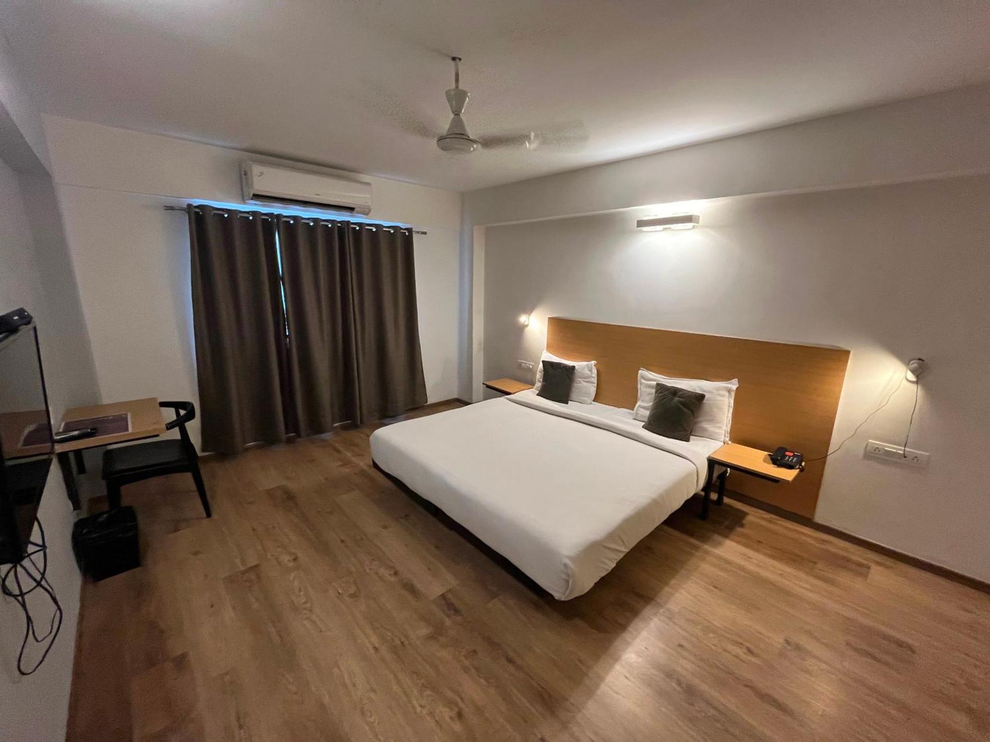 Palette Magarpatta Near Season Mall Hotel Mundhwa