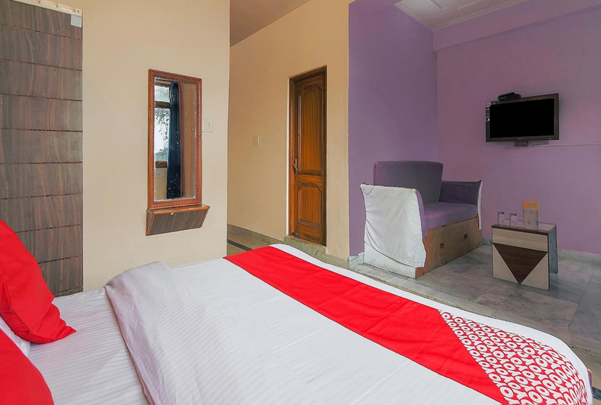 Hotel Palette Magarpatta Near Season Mall *