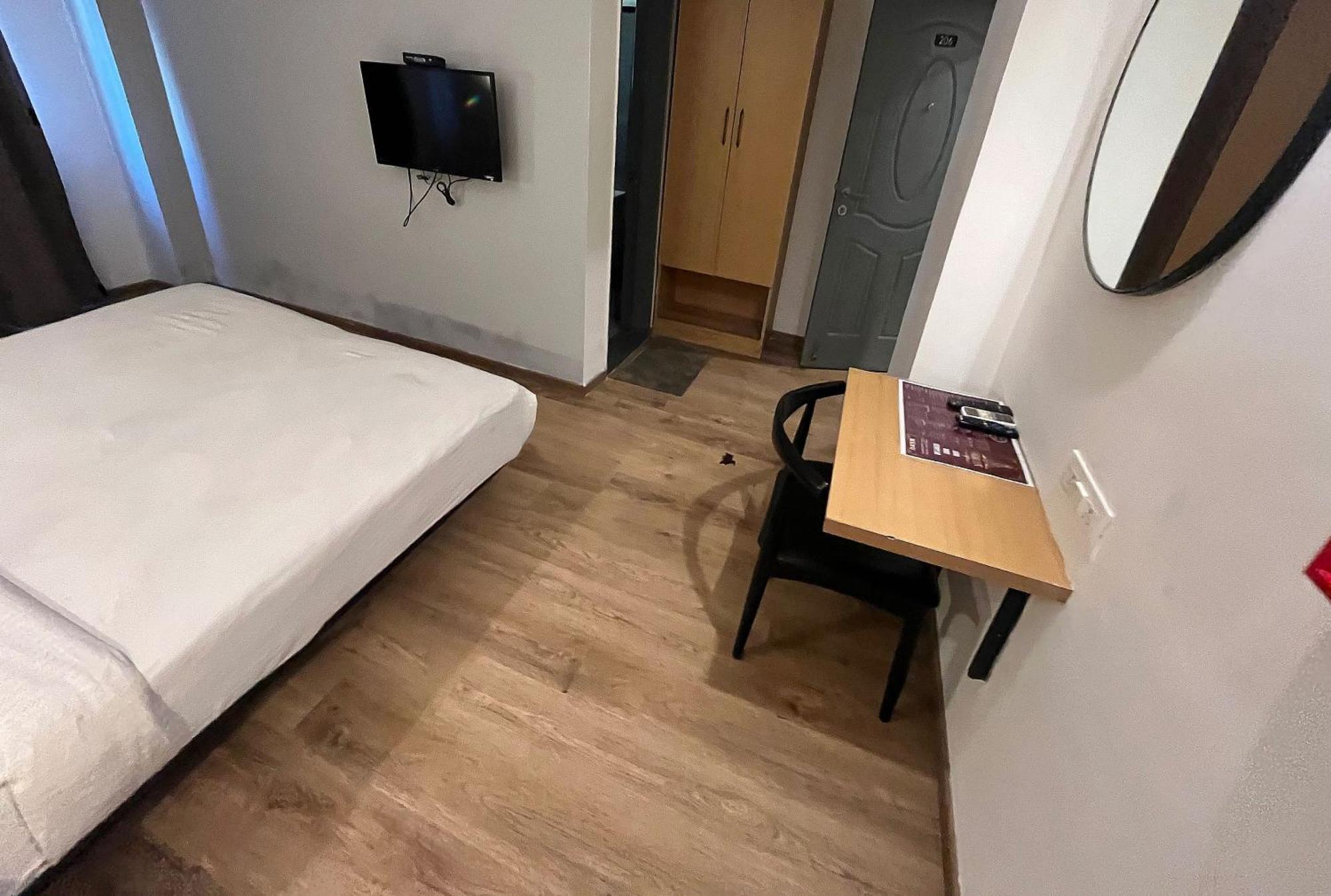 Hotel Palette Magarpatta Near Season Mall