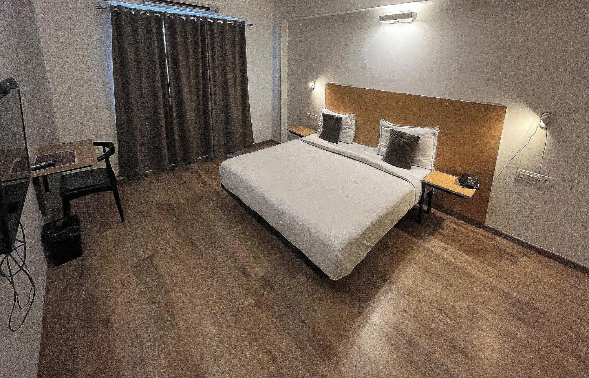 Palette Magarpatta Near Season Mall Hotel Mundhwa