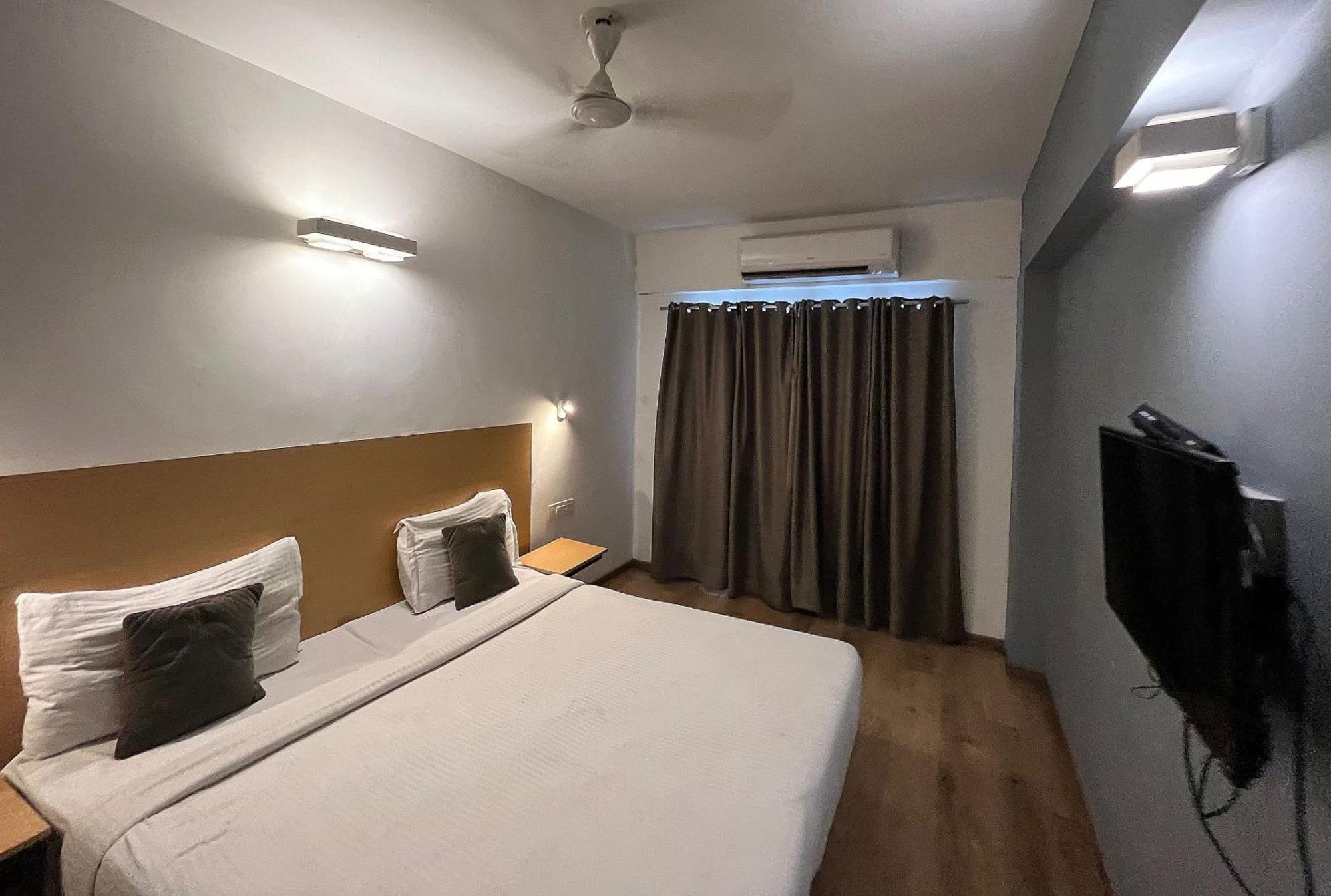 Hotel Palette Magarpatta Near Season Mall